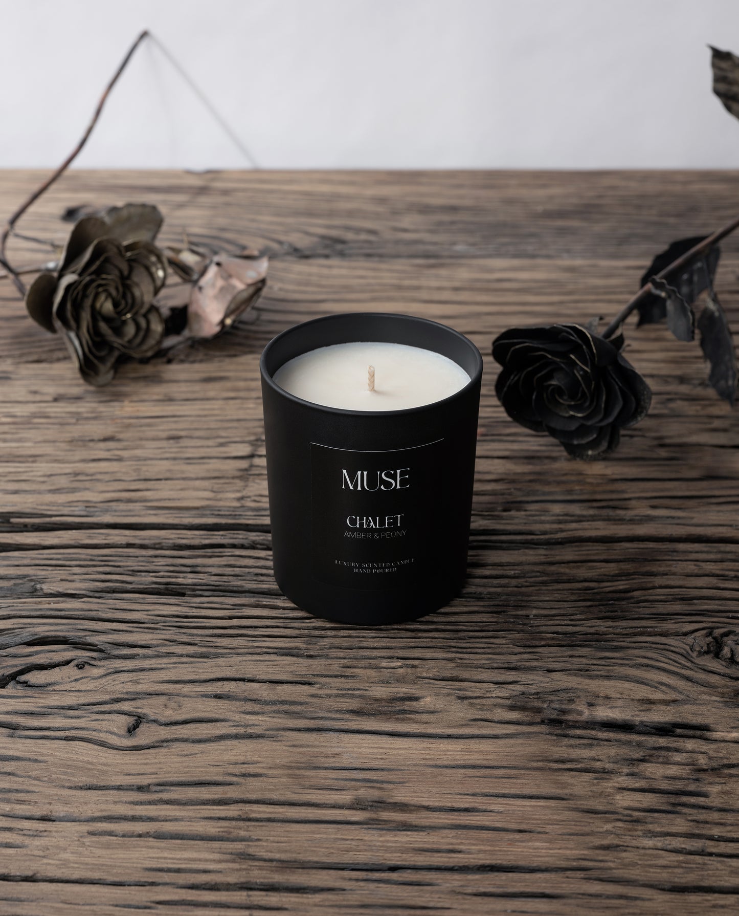 Chalet Luxury Candle - AMBER & PEONY - 300ml - Muse Body Shape Boutique